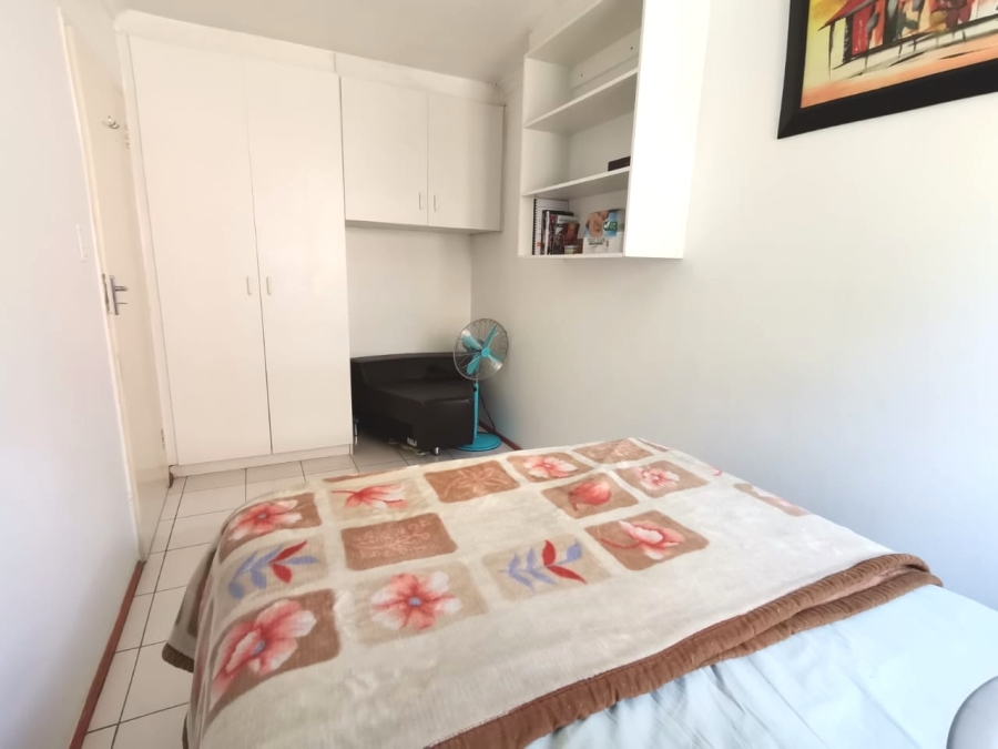 2 Bedroom Property for Sale in Oakglen Western Cape